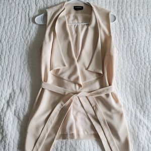 BEBE sleevless blazer